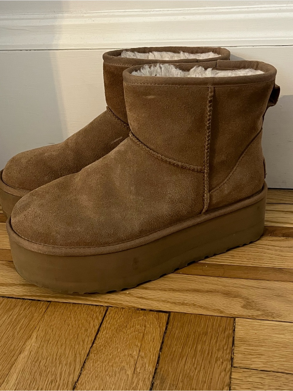 UGG Size 8 Suede Platform Ankle Boots